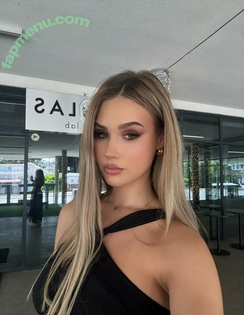 alinaloveeeee nude photo #0009 (alinaloveee)