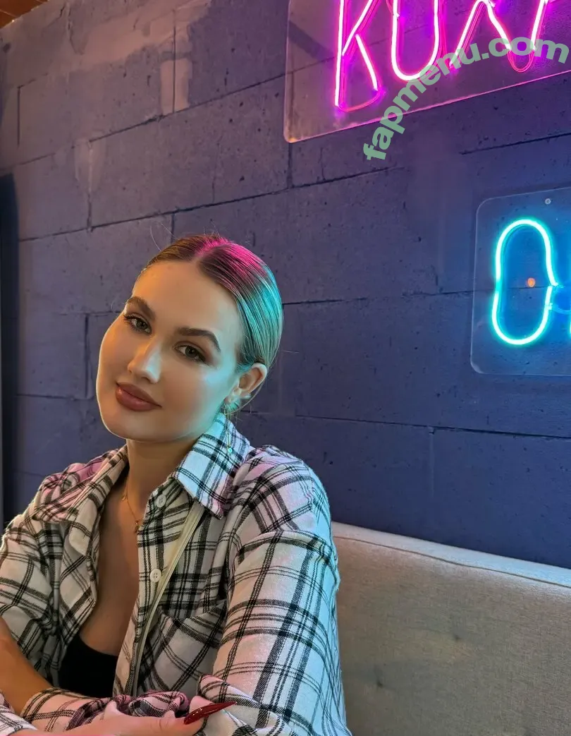 alinaloveeeee nude photo #0029 (alinaloveee)