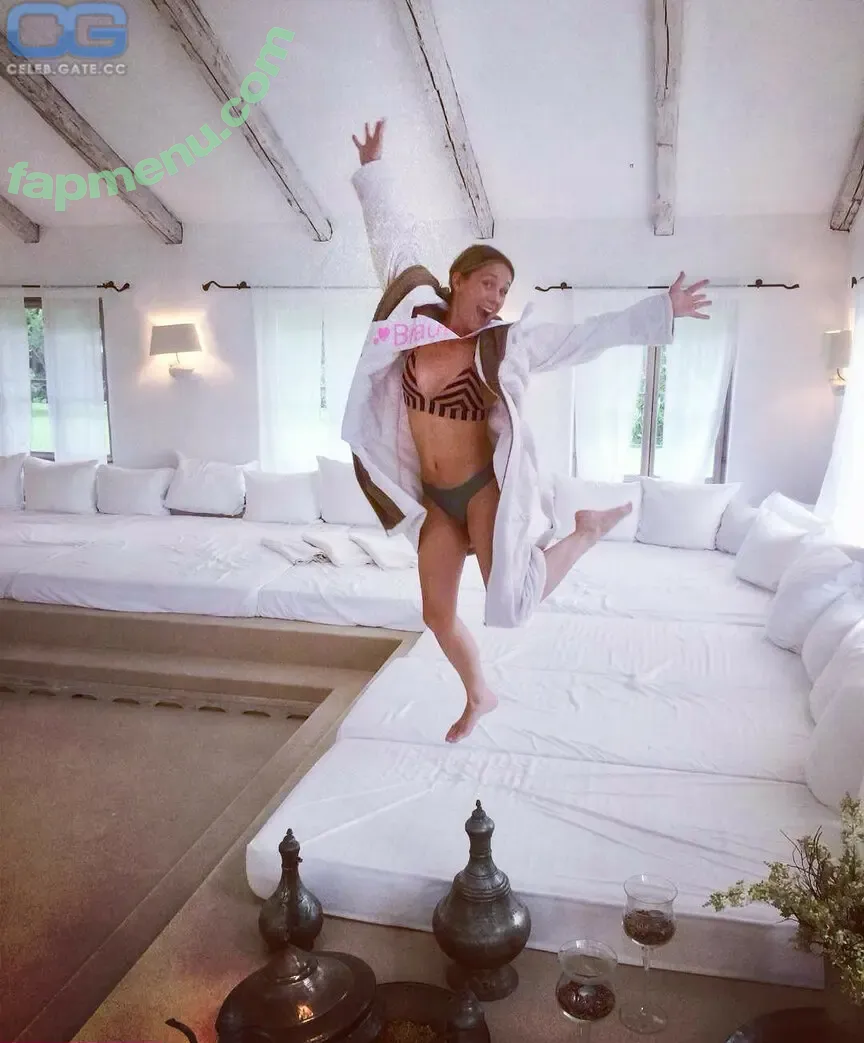 Alinamerkau nude photo #0001 (Alinamerkau)
