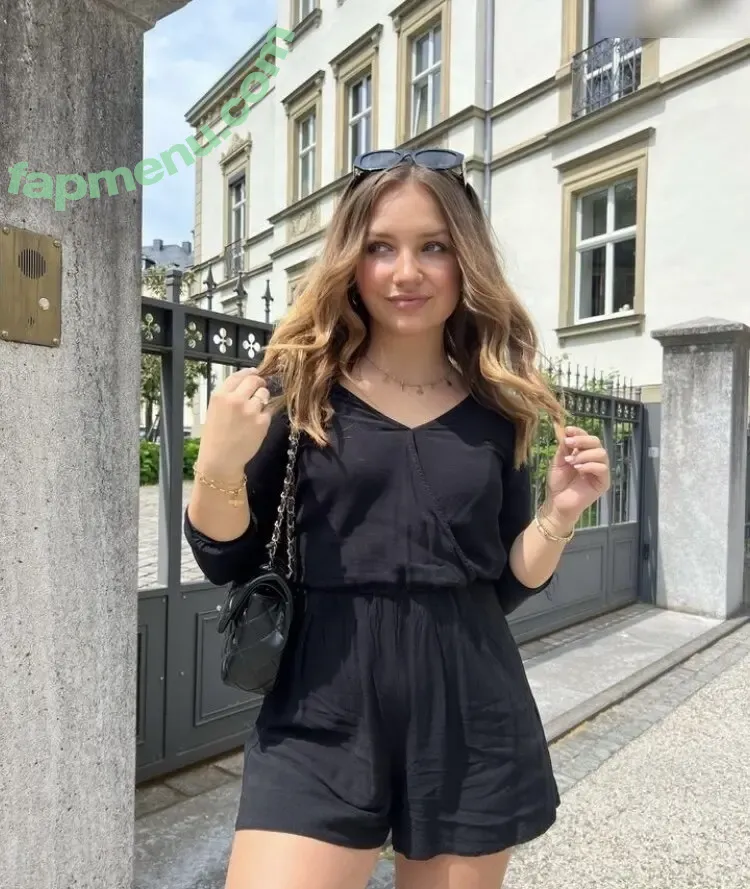 Alinamour nude photo #0060 (Alinamour)