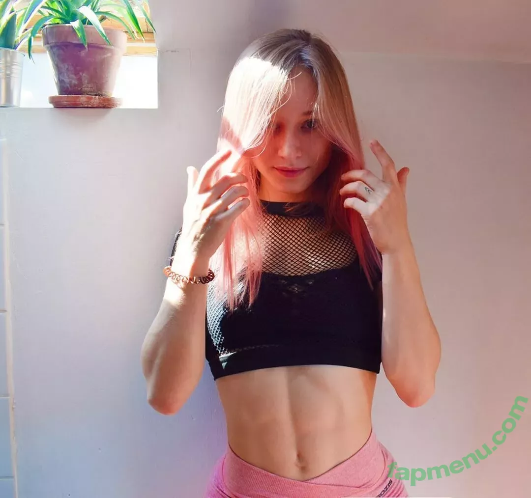 Aline Dessine nude photo #0113 (aline_dessine / u121584761)