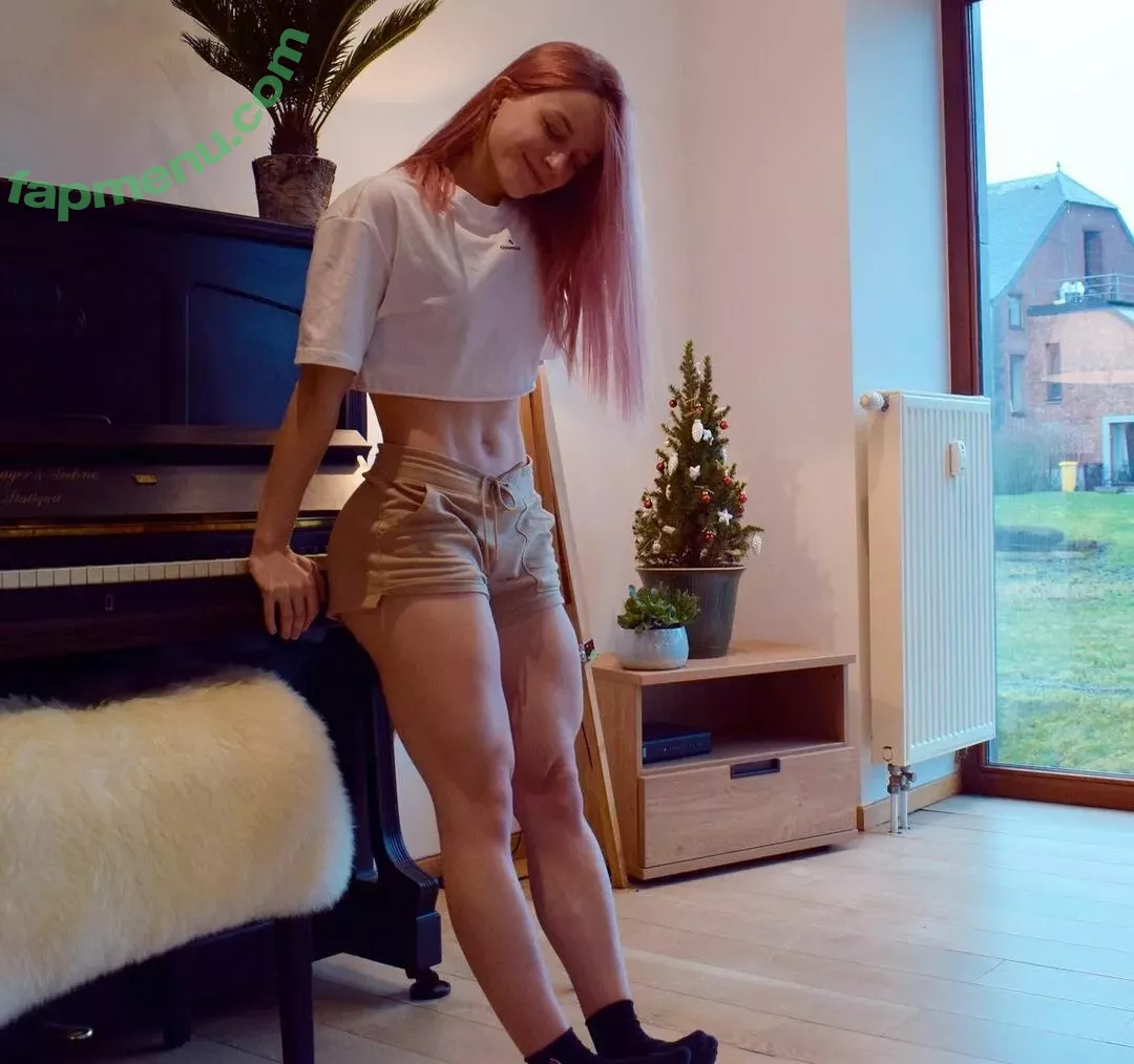 Aline Dessine nude photo #0141 (aline_dessine / u121584761)