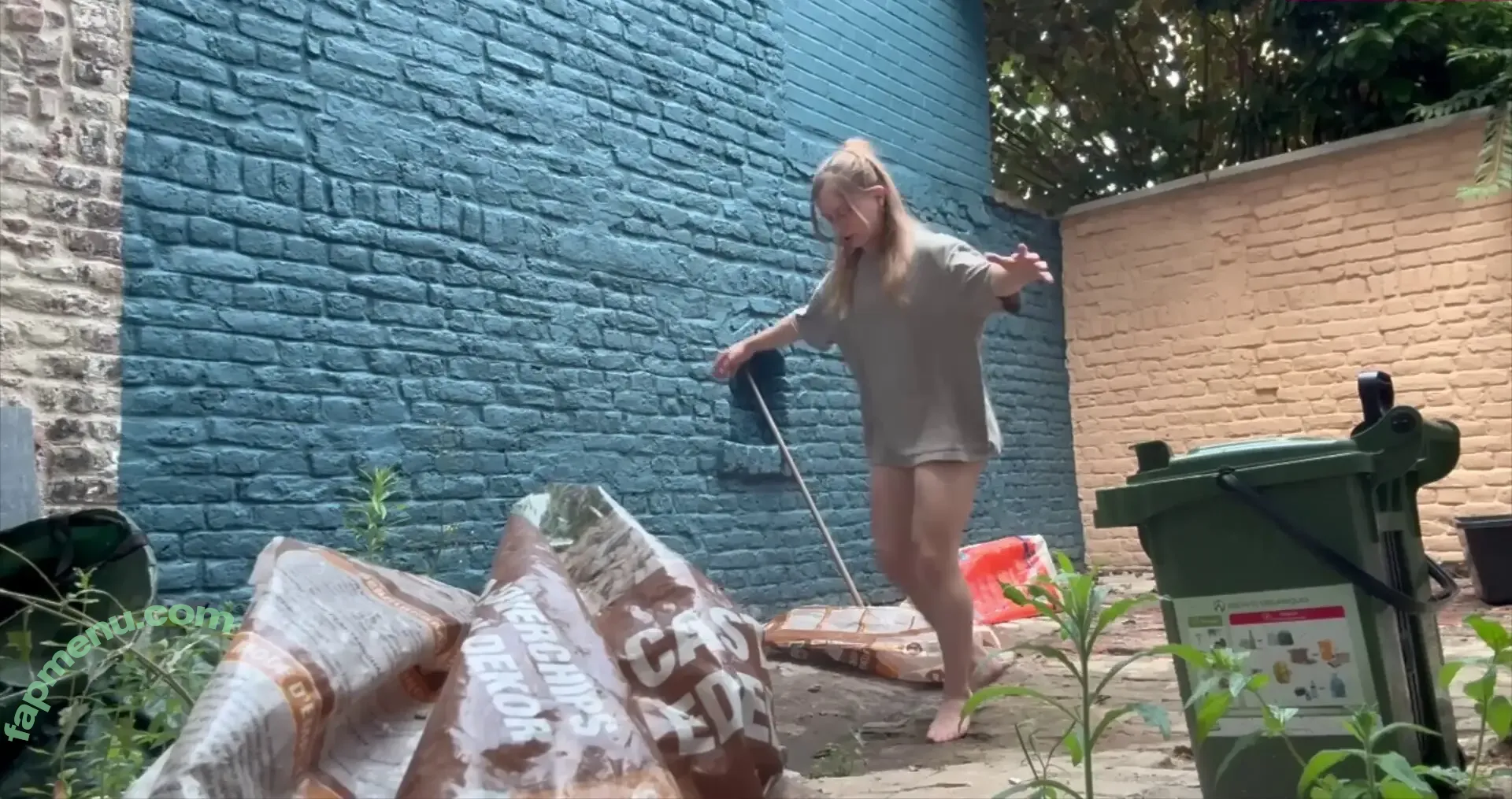 Aline Dessine nude photo #0444 (aline_dessine / u121584761)