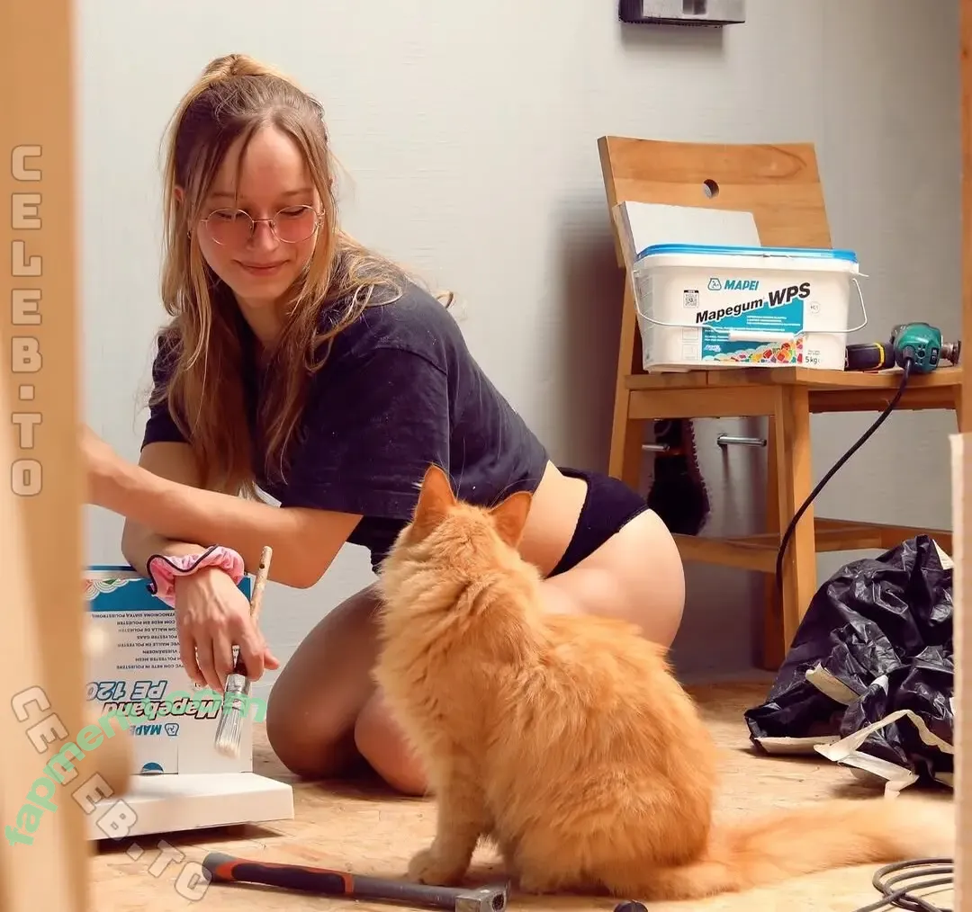 Aline Dessine nude photo #0547 (__aline.plume__ / aline_dessine / u121584761)