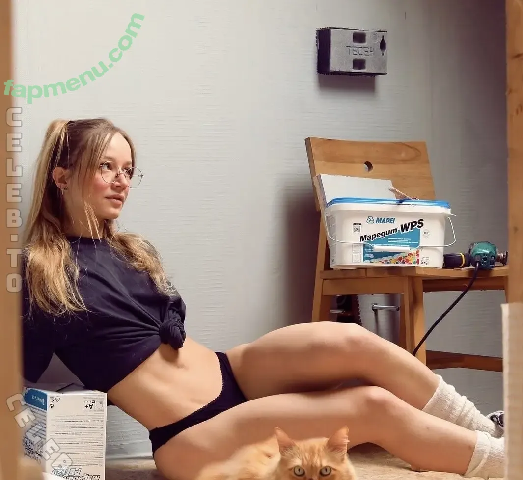 Aline Dessine nude photo #0555 (__aline.plume__ / aline_dessine / u121584761)