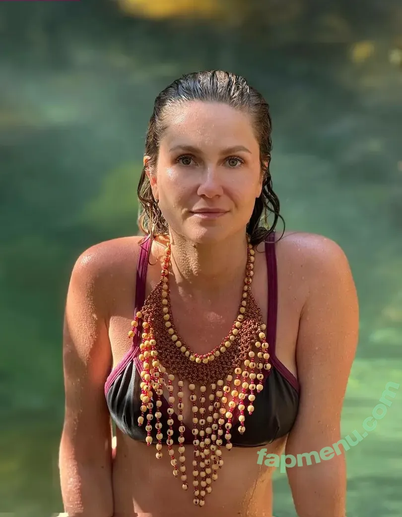 Aline Jones nude photo #0017 (aliciajonesworld / alinejoness)