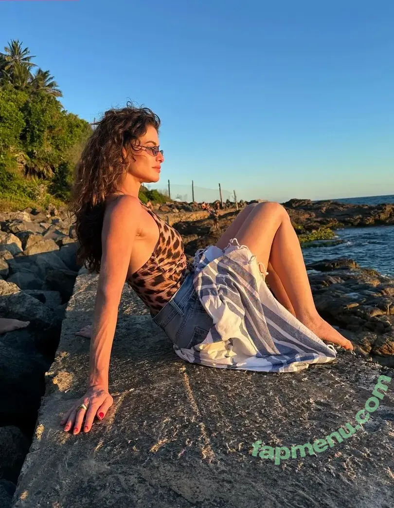 Alinne Moraes nude photo #0075 (alinnemoraes)