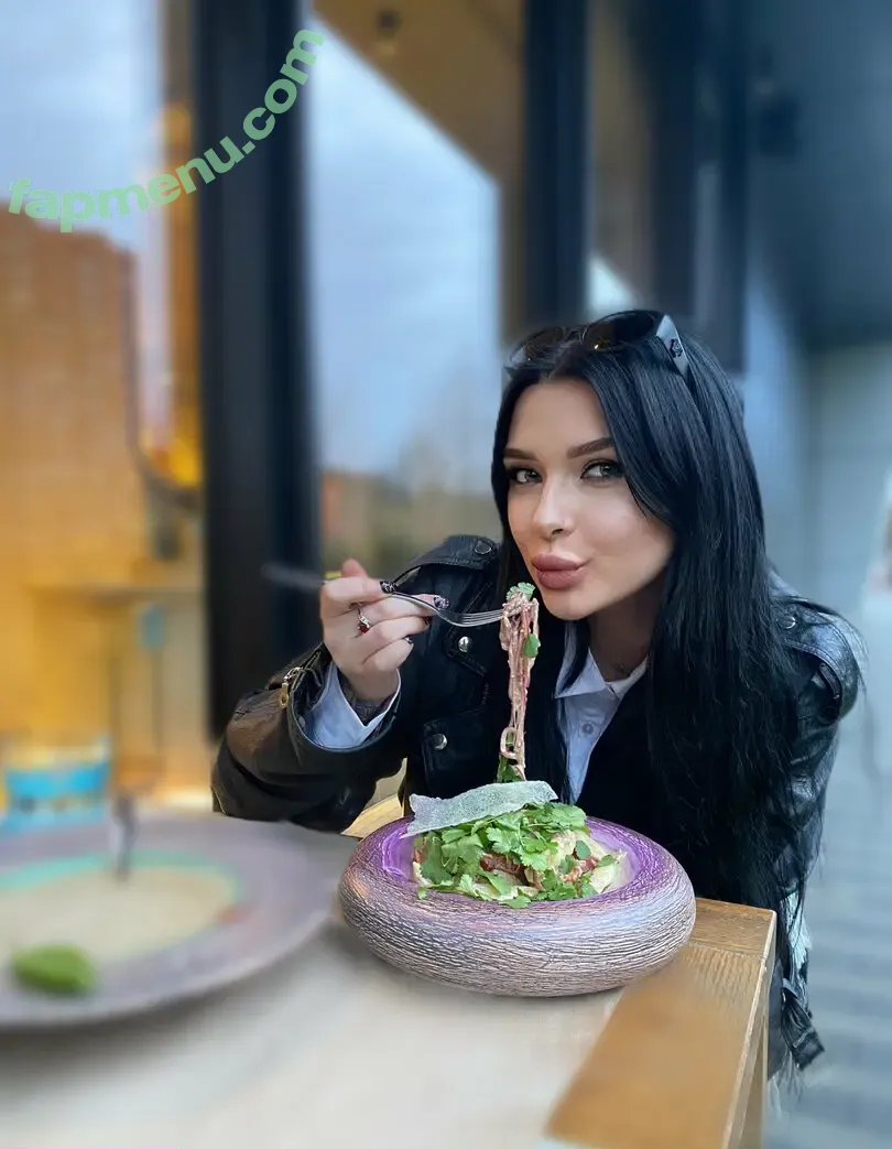 alisarosman nude photo #0004 (alisarosman_)