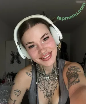 Alisea Löffler / unregierbar nude photo #0054