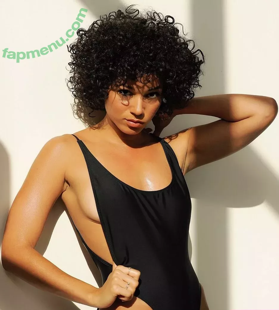 Alisha Wainwright nude photo #0013 (alishawainwright)