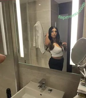 Alishbah Akram / alishbahakramxox nude photo #0009