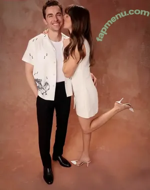 Alison Brie / alisonbrie nude photo #1389