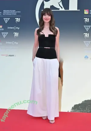 Alison Brie / alisonbrie nude photo #1559