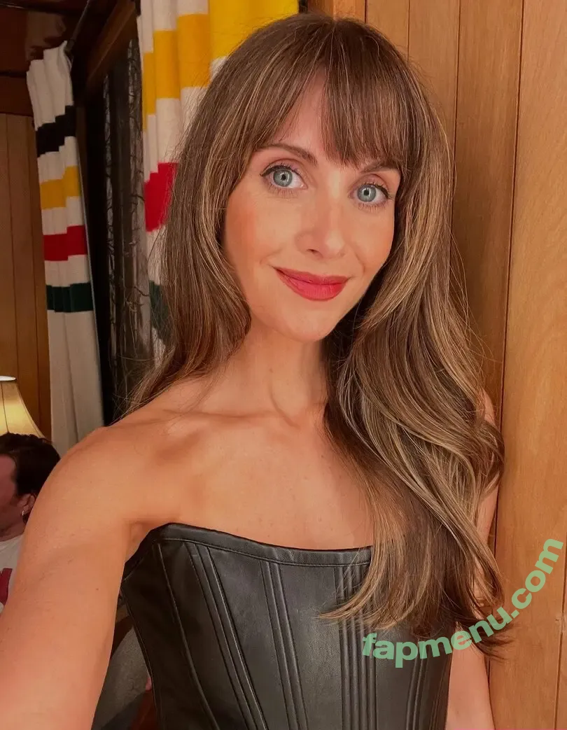 Alison Brie nude photo #1750 (alisonbrie)