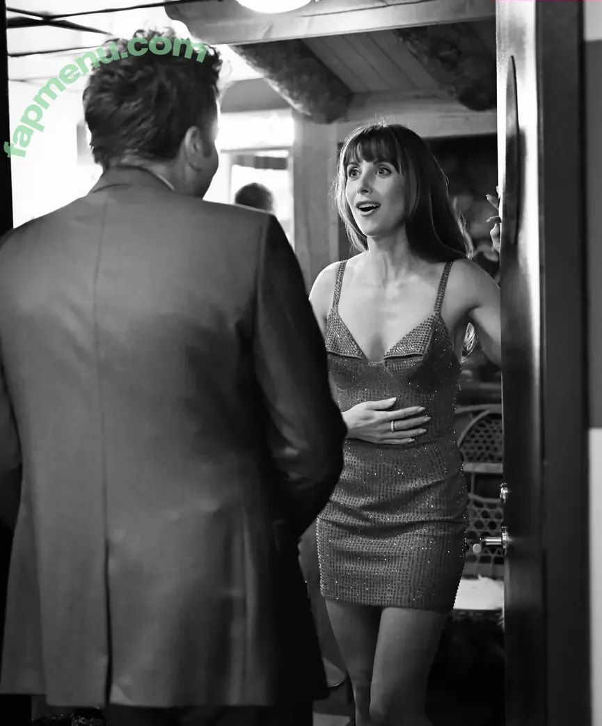 Alison Brie nude photo #1762 (alisonbrie)