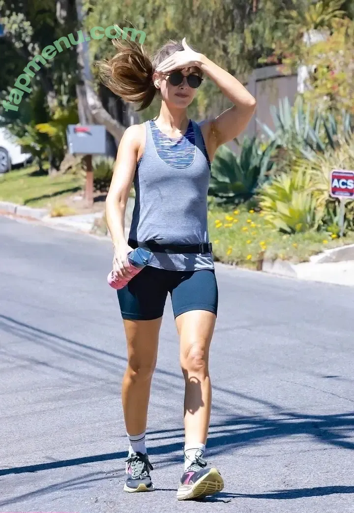Alison Brie nude photo #1833 (alisonbrie)