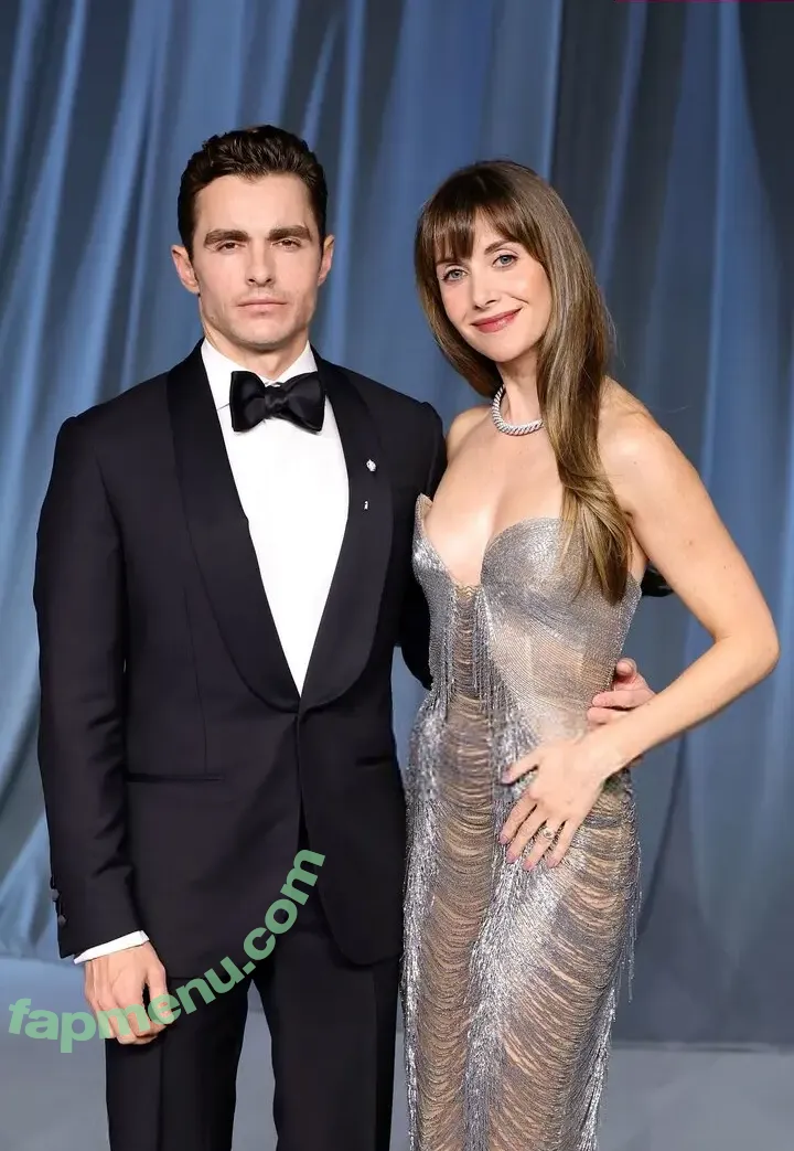 Alison Brie nude photo #1884 (alisonbrie)