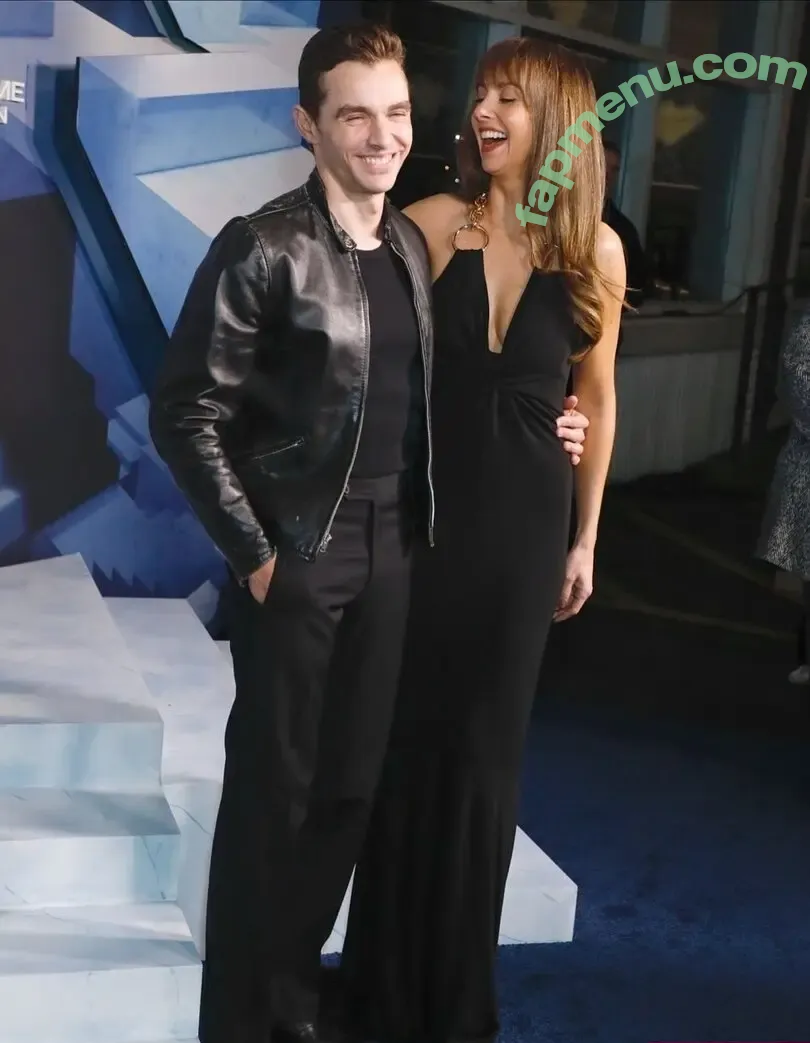 Alison Brie nude photo #1928 (alisonbrie)