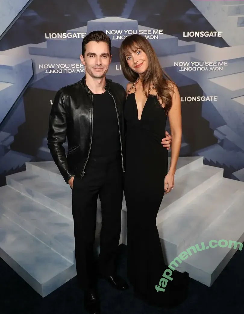 Alison Brie nude photo #1940 (alisonbrie)