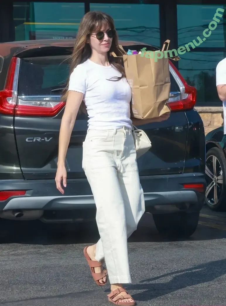 Alison Brie nude photo #1983 (alisonbrie)