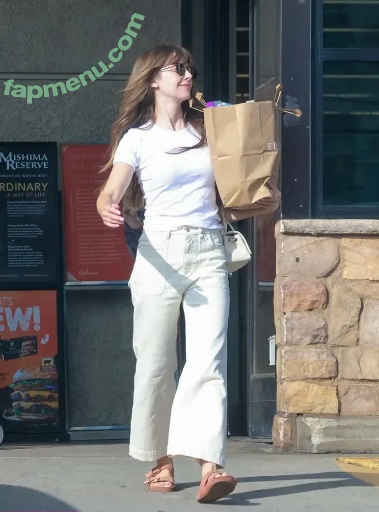 Alison Brie nude photo #1987 (alisonbrie)