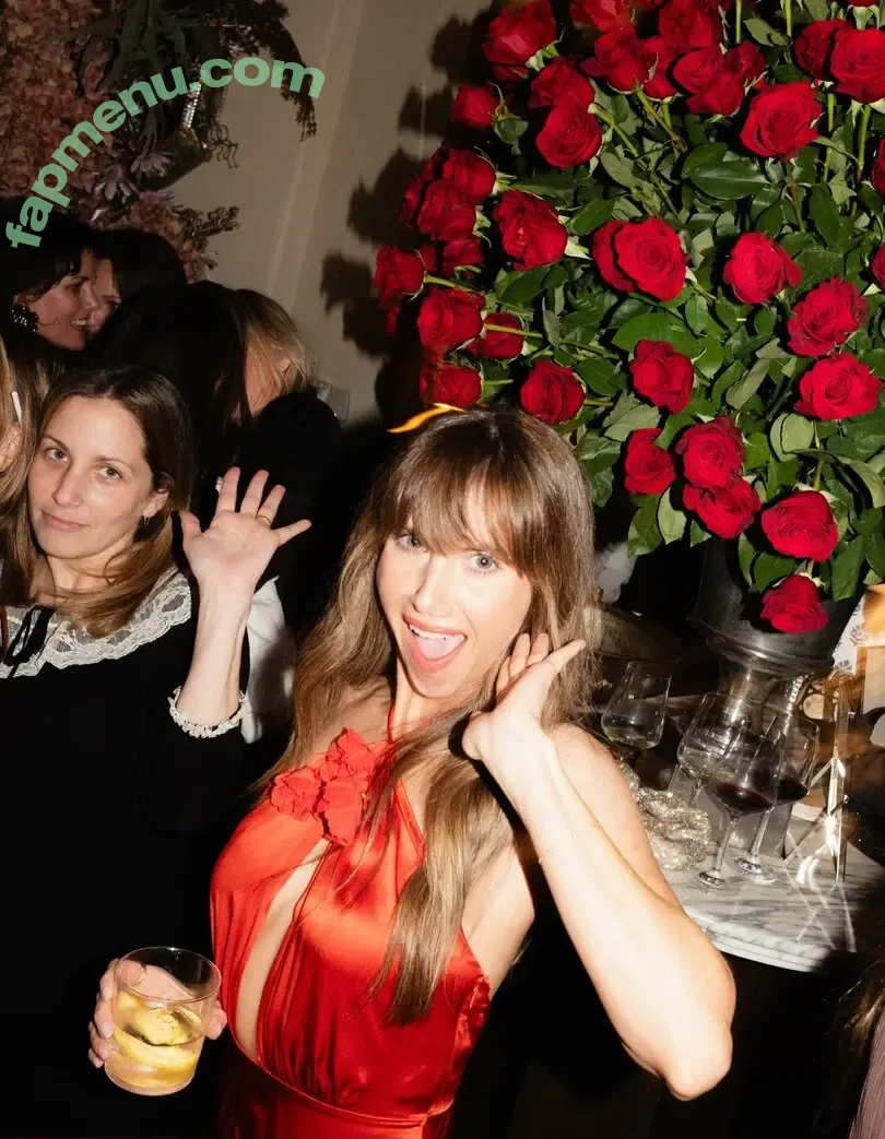 Alison Brie nude photo #1999 (alisonbrie)