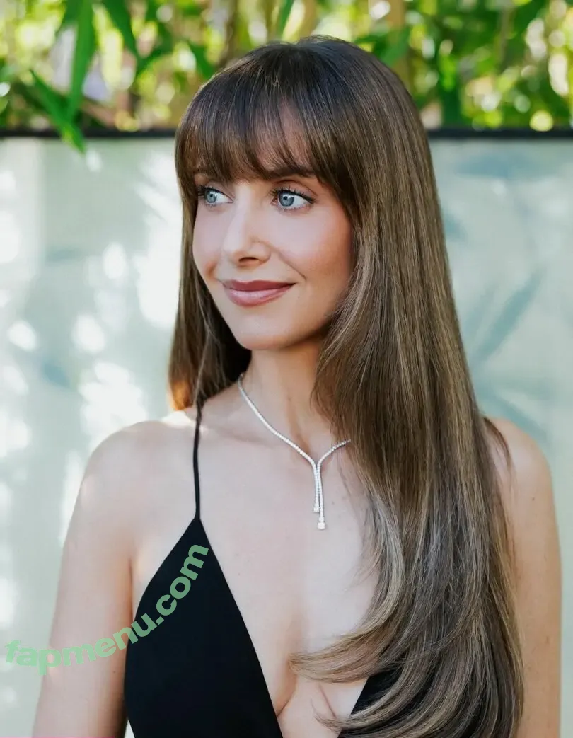 Alison Brie nude photo #2083 (alisonbrie)