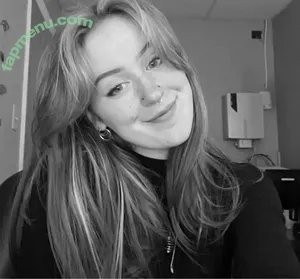 Alison Schmitt / _alischmitt_ nude photo #0013