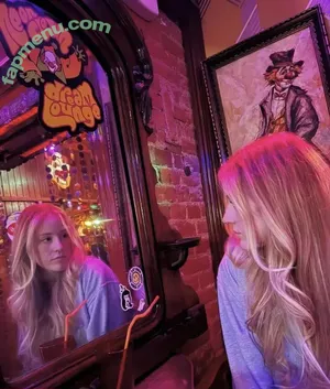 Alison Schmitt / _alischmitt_ nude photo #0014