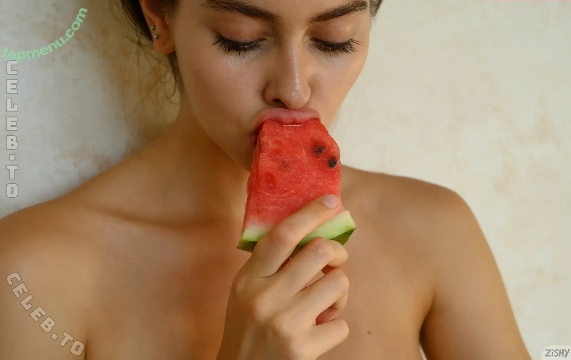 Alissa Foxy nude photo #4850 (alissa___foxy / alissa__foxy / alissa_foxy)