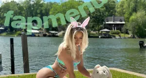Alissa Hale nude photo #0006 (ashayehale)