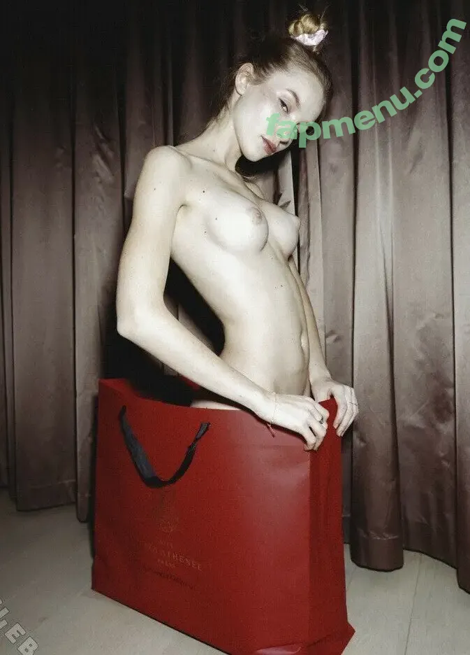 Alix Morillo nude photo #0044 (alixmorillo / morillo.alix)