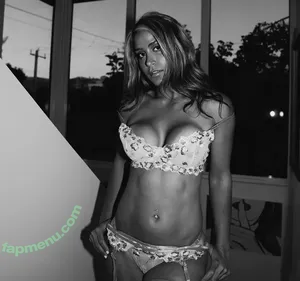 Aliyah / aliyahwwe nude photo #0003