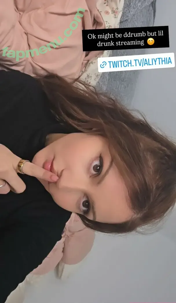 Aliythia nude photo #0018 (alitaliya__)