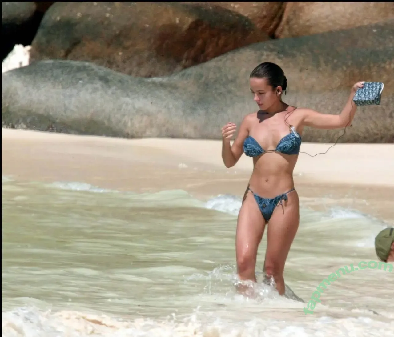 Alizee nude photo #0110 (alizeeofficiel / alizeesanzeth)