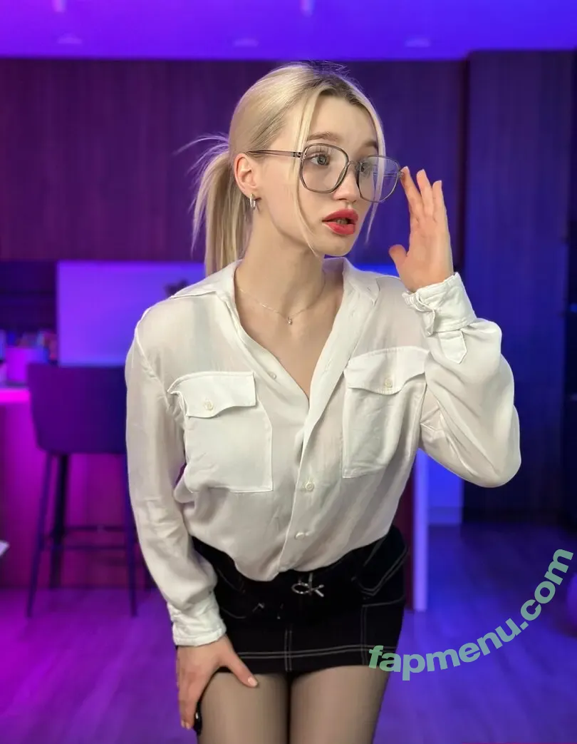 Alkh1mova nude photo #0020 (Alkh1mova)