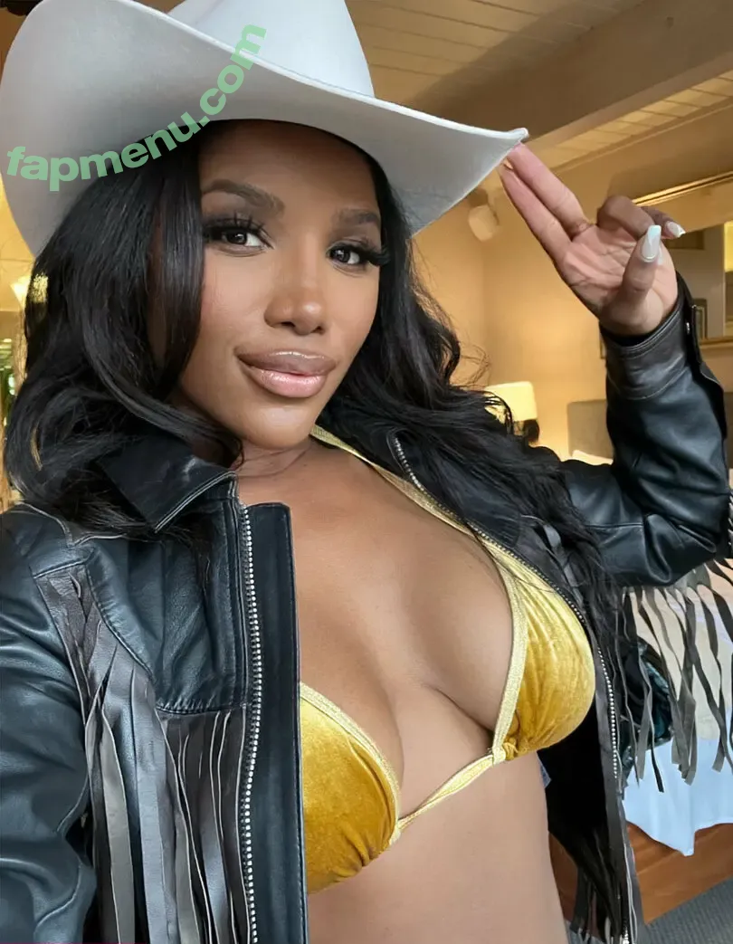 Allchargedup nude photo #0036 (Ashley Christen / sashafoxyy / toned_ash)