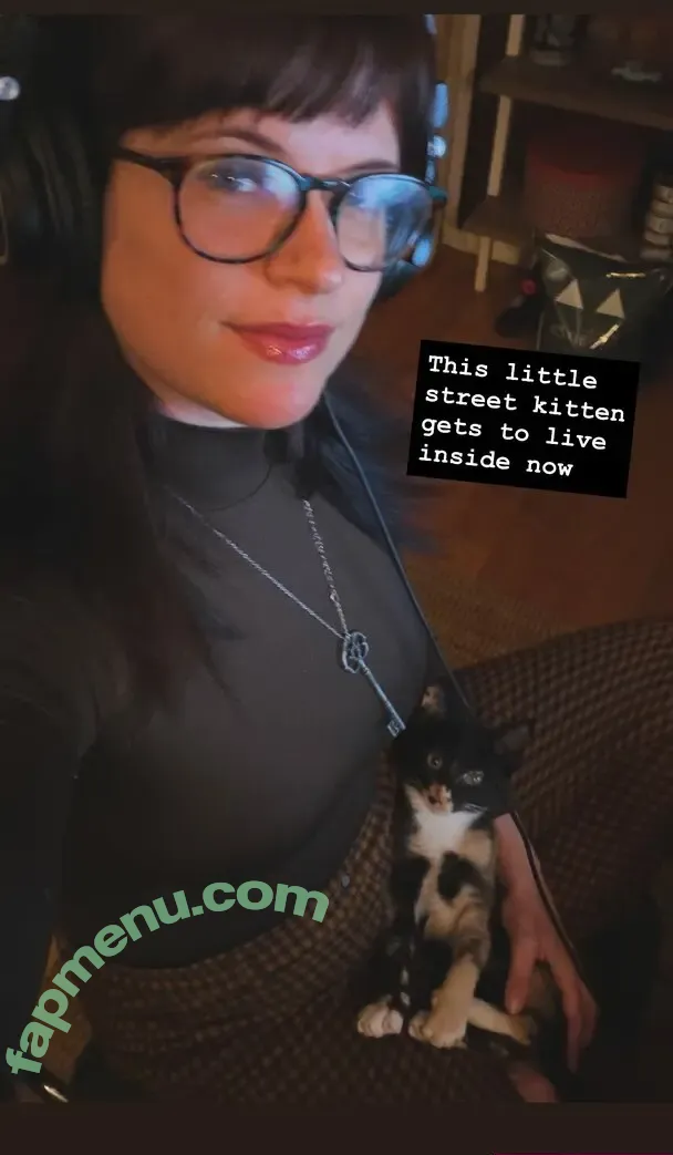 Allie Goertz nude photo #0086 (alliegoertz)