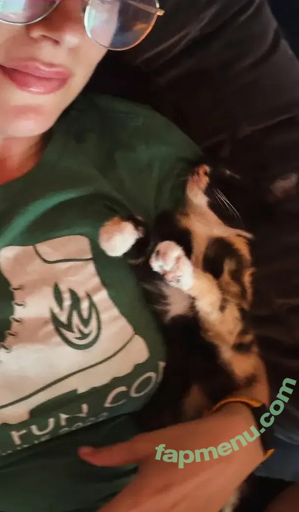 Allie Goertz nude photo #0089 (alliegoertz)