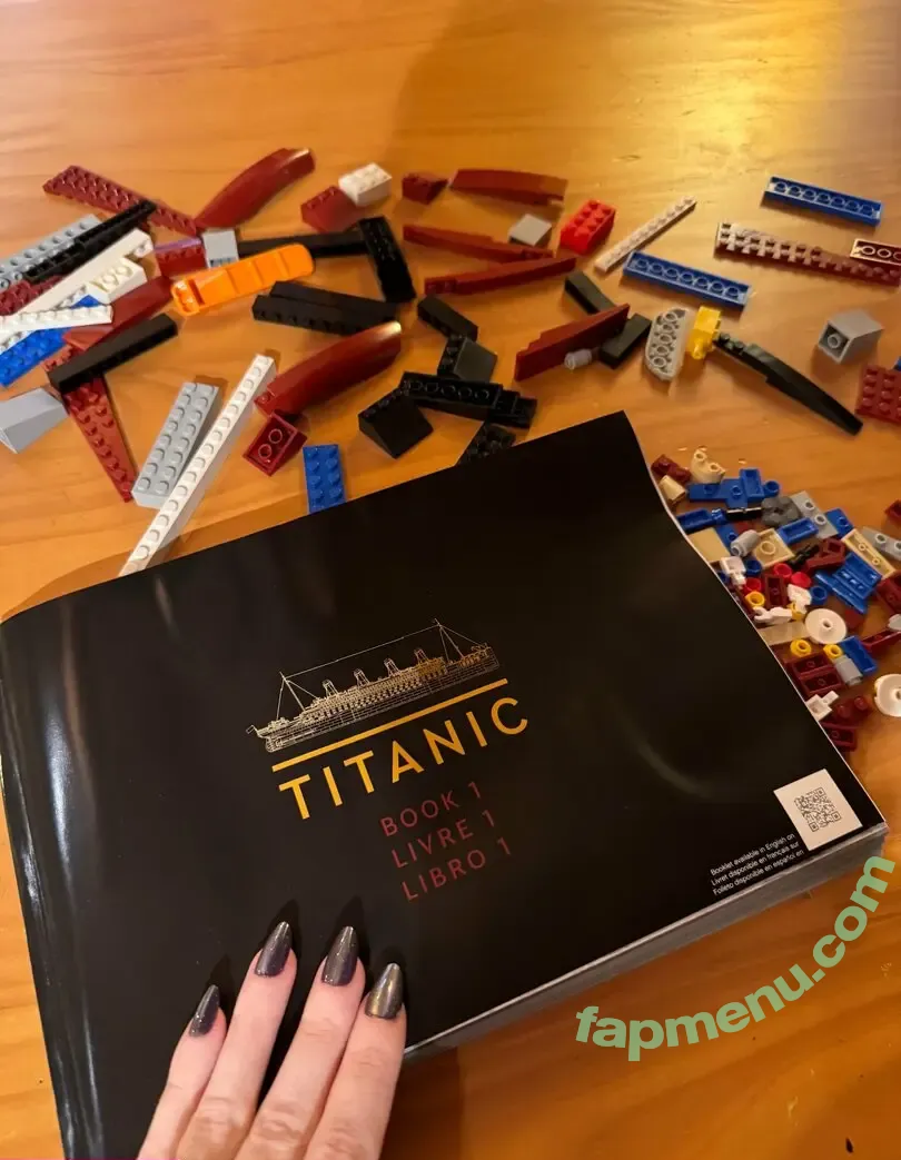 allieadams nude photo #0115 (theallieadams)