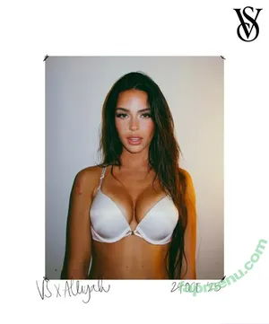 alliyah / biggirlwithglasses / himynameisalliyah / user nude photo #0001