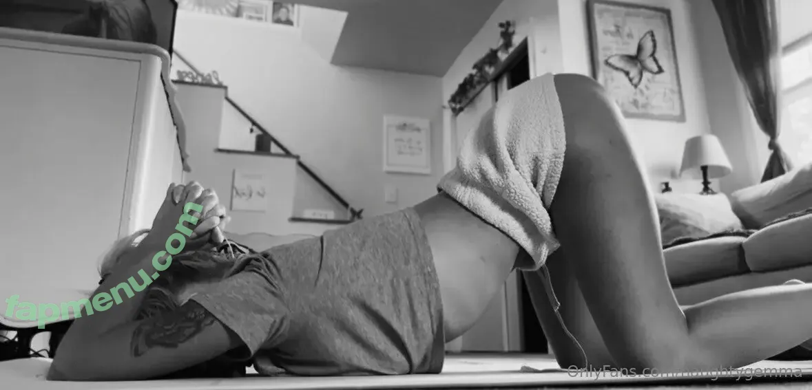 alluring_housewife nude photo #0006 (alluring_housewife)