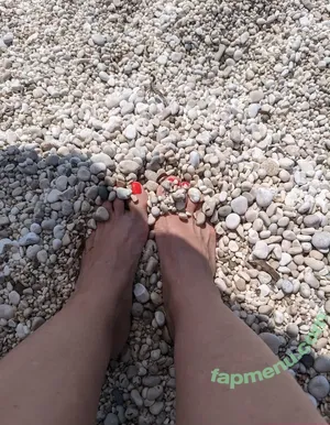 allyouneedismytoes / allyouneedissmood nude photo #0001