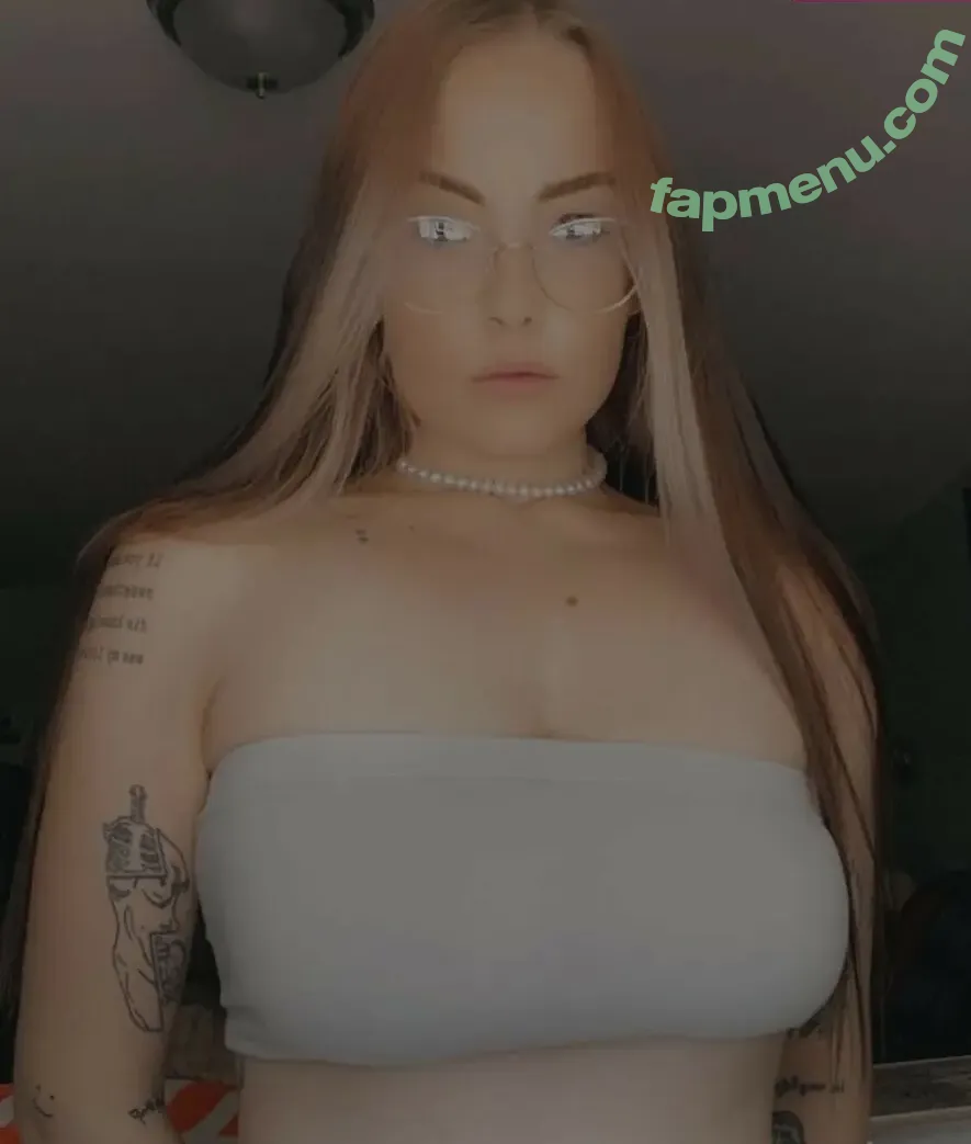 allyuhhb nude photo #0004 (allyuhhb)