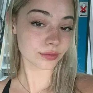 allyybabyyy_ / Allyssia Elena Robu / _allyssiaa / allyybabyyyy nude photo #0004