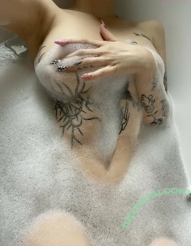 Aloeeveera nude photo #0016 (aloeveraa___)