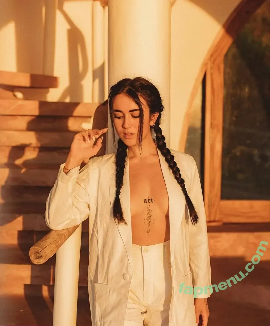 Alohalaia nude photo #0177 (alohalaia_ / thealohatrainer)