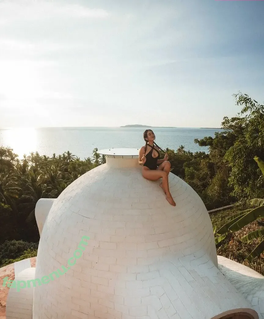 Alohalaia nude photo #0193 (alohalaia_ / thealohatrainer)