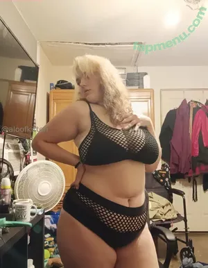 aloofkitten / oomithekitten nude photo #0001