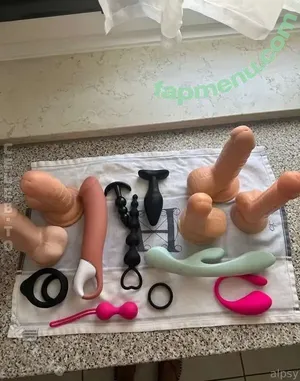 Alpswander / karolislipinas nude photo #0104